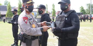 Kapolda Kalteng Beri Penghargaan, Apresiasi 50 Personel Berprestasi