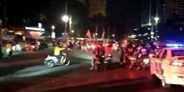 Polisi Bubarkan Kerumunan di Bundaran HI Diduga Pawai Suporter Persija