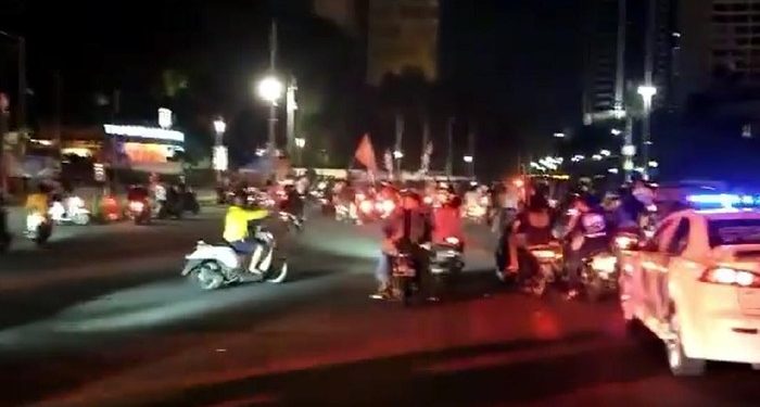 Polisi Bubarkan Kerumunan di Bundaran HI Diduga Pawai Suporter Persija