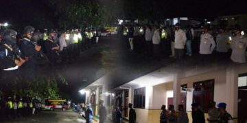 Personil gabungan TNI, Brimob dan Polri Polres Kepulauan Tanimbar gelar patroli Cipkon skala besar PAM hari Raya Idul Fitri 1442 H / 2021