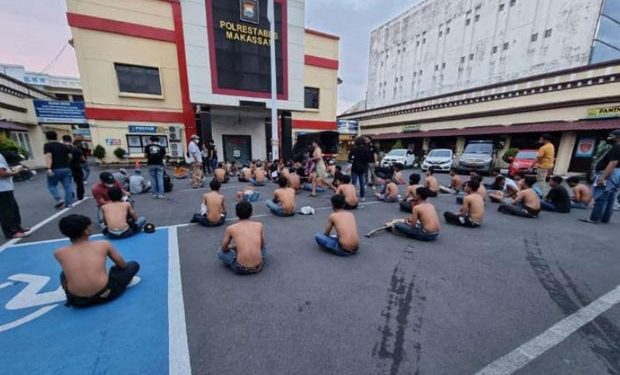 Razia, Polisi Jaring Ratusan Preman di Kota Makassar