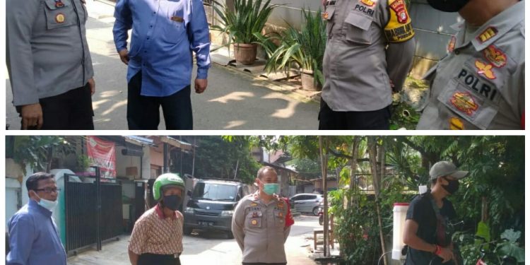 Tingkatkan 3T Dalam Upaya Pencegahan Penyebaran Covid-19, Polsek Kebayoran Lama Lakukan Penyemprotan Disinfectan di Pondok Pinang