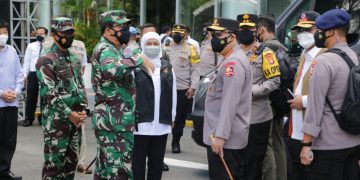 Panglima TNI dan Kapolri Lakukan Kunjungan Secara Langsung Kegiatan PPKM Darurat dan Vaksinasi di Jawa Timur