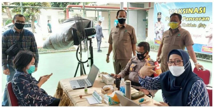 Dukung Percepatan Penanganan Covid – 19, Polsek Pancoran Gencarkan Vaksinasi Kepada Warganya