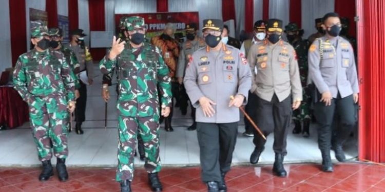 Kapolri, Panglima TNI, Hingga Kepala BNPB Pantau Serbuan Vaksinasi di Holy Stadium Semarang