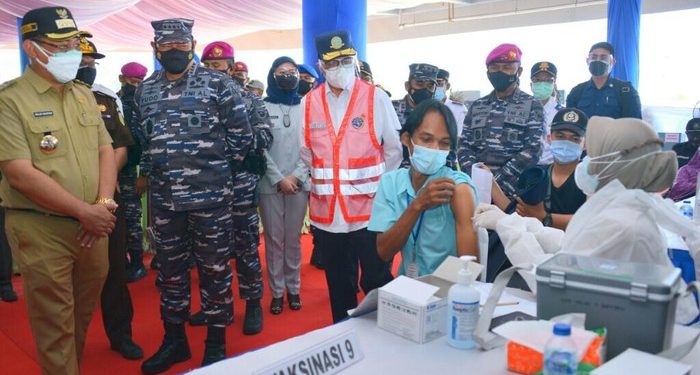 Menhub Ajak TNI-Polri Gencarkan Vaksinasi di Simpul Transportasi