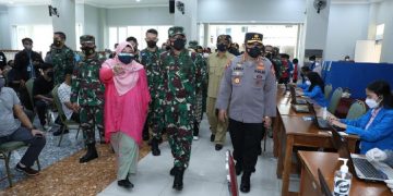 Panglima TNI-Kapolri Pantau Vaksinasi di Kampus hingga Mal di Jakarta