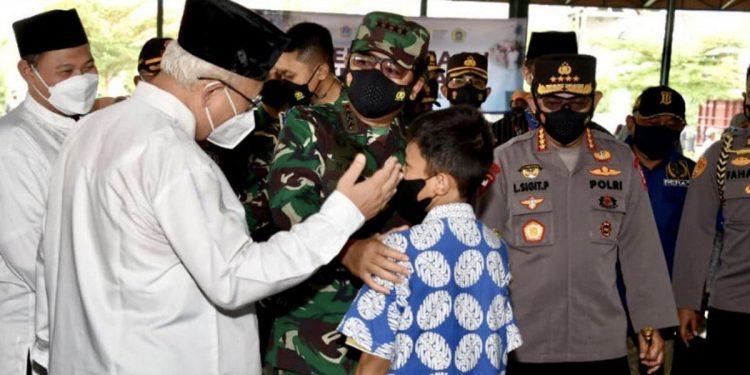 Panglima TNI Tinjau Vaksinasi COVID-19 di Kampus dan Pesantren Jakarta