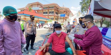 Pos Pantau Terpadu Siapkan Vaksinasi dan Bantuan untuk Pekerja Buruh Pasar