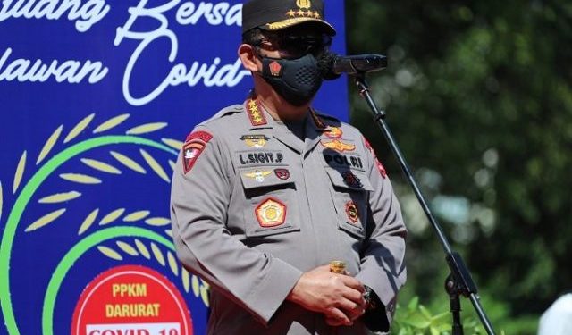 Tinjauan Serbuan Vaksinasi di Solo, Panglima TNI-Kapolri Salurkan 30 Ribu Paket Sembako