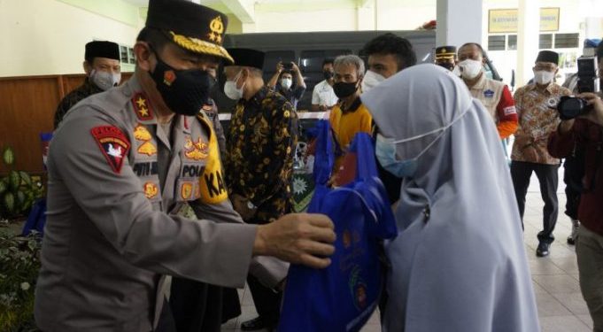 Kapolda Bali Serahkan bantuan 1 Ton Beras Kepada PW Muhammadiyah Provinsi Bali