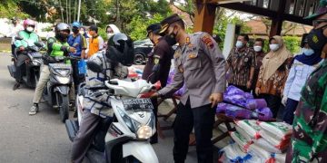 Kapolres Sragen Hadir dalam Layanan Drive Thru Bansos di Pendopo Bupati