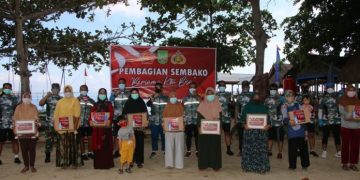 Kapolresta Barelang Bersama Forkopimda Bagikan Sembako Untuk Masyarakat Pantai Nongsa