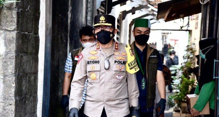 Polri dan HMI Salurkan Bantuan Bagi Mahasiswa Rantau di Ciputat