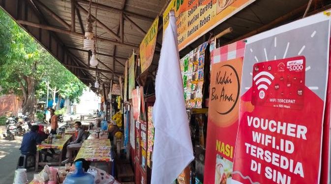 Jokowi Tugaskan TNI-Polri Sebar BLT PKL dan Warung Rp 1,2 Juta