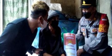 Terdampak Pandemi, Polsek Payangan Serahkan Sembako kepada Disabilitas