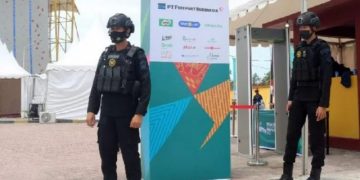 TNI-Polri amankan pembukaan cabang panjat tebing PON XX di Timika