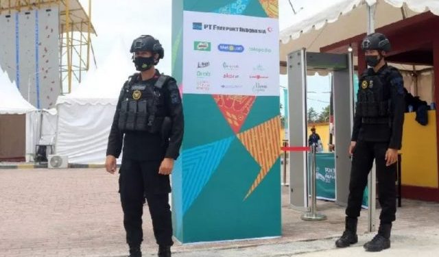 TNI-Polri amankan pembukaan cabang panjat tebing PON XX di Timika