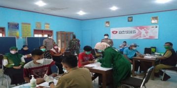 TNI-Polri Lakukan Sinergitas Pendampingan Vaksinasi di Kecamatan Petungkriyono
