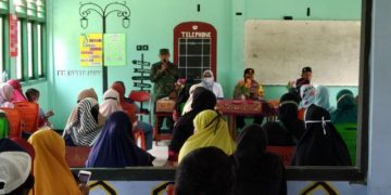 TNI-Polri sosialisasi vaksinasi ke orang tua siswa di Halmahera Utara, lawan Corona