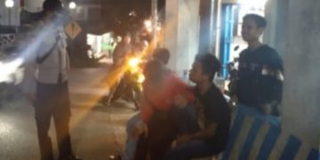 Anggota Polsek Lembang Gelar Patroli Malam Cegah Penyebaran Covid 19