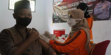 Gerai Vaksin Presisi Hadir Ponpes Al Hasaniyah, Kapolres Tinjau Vaksinasi 1.200 Santri