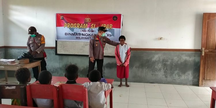 Kegiatan SI IPAR Binmas Noken Deiyai Warnai Proses Belajar Anak-anak SD Inpres 02 Tigi Kab. Deiyai