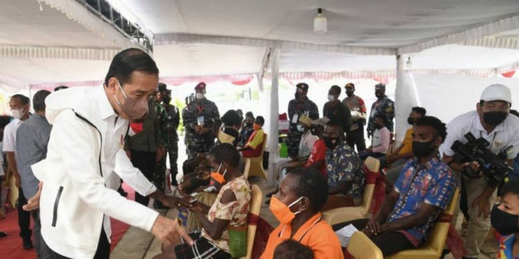 Antisipasi Omicron, Jokowi Minta Vaksinasi Digencarkan