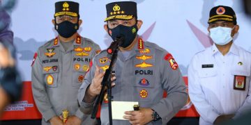 Tinjau Vaksinasi Serentak, Kapolri: Penting untuk Atasi Omicron
