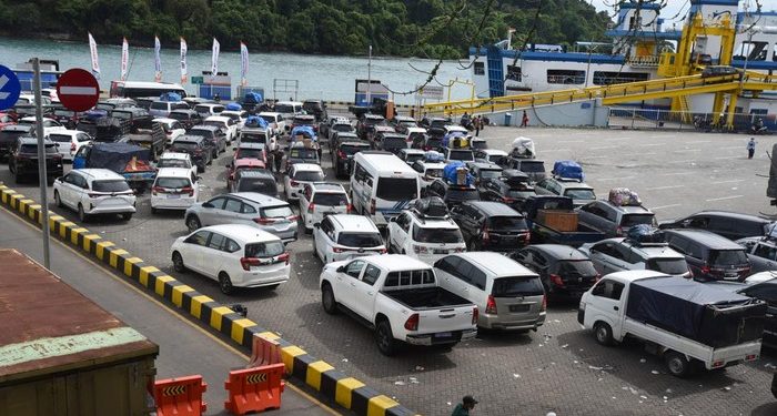 Polri  Antisipasi Penumpukan Kendaraan di Pelabuhan Merak
