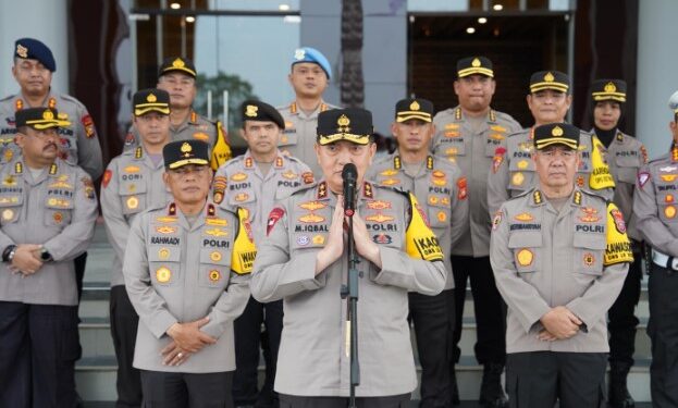 Polda Riau Distribusikan Bantuan Logistik untuk Korban Banjir Bandang Sumatera Barat