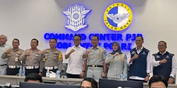 Kakorlantas Polri dan Wamen BUMN Pantau Arus Libur Nataru di Command Center KM 29 Jakarta-Cikampek