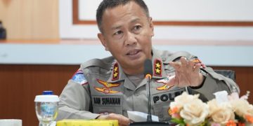 Kakorlantas Polri Irjen Pol Aan Suhanan bersama Dirut PT. Jasa Raharja dan Tim Survei kembali melanjutkan pengecekan di Pelabuhan PT ASDP Indonesia Ferry Cabang Ketapang, Banyuwangi, menjelang libur Natal dan Tahun Baru (Nataru) pada Jumat (29/11/2024)