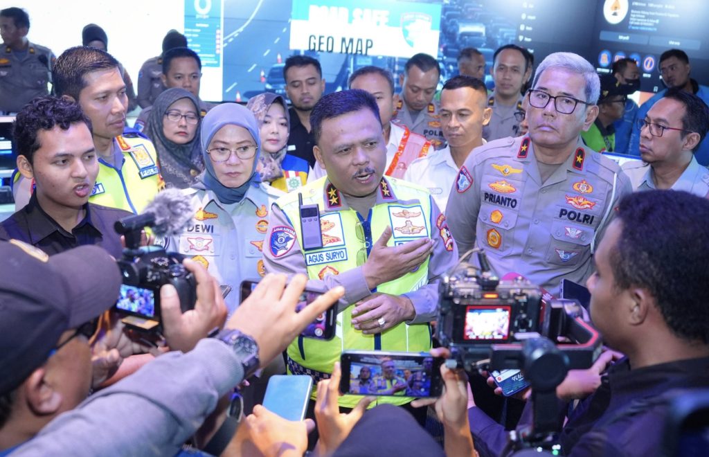 Kepala Korps Lalu Lintas (Kakorlantas) Polri Inspektur Jenderal Polisi Agus Suryonugroho mengecek kesiapan Smart City Yogyakarta