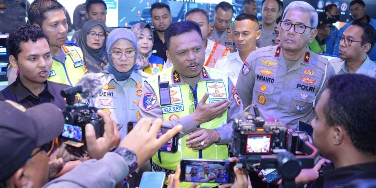 Kepala Korps Lalu Lintas (Kakorlantas) Polri Inspektur Jenderal Polisi Agus Suryonugroho mengecek kesiapan Smart City Yogyakarta