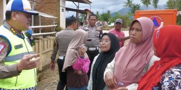 Bantuan Kemanusiaan Korlantas Polri Ringankan Beban Warga Terdampak Bencana di Sumbar