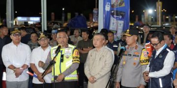 Menhub-Kakorlantas Tinjau Pelabuhan Merak dan Ciwandan, Temui Para Pemudik