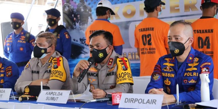 Kapolda Sumut dan Dir Polair Korpolairud Baharkam Polri pimpin press rilis penangkapan 2 kapal ikan asing