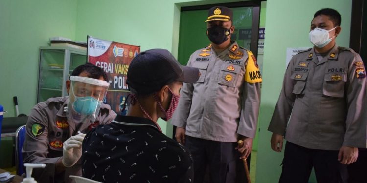 Vaksinasi di Gerai Vaksin Presisi, Kapolres Demak: Ikhtiar untuk Seluruh Warga, Tak Hanya Keluarga Polri